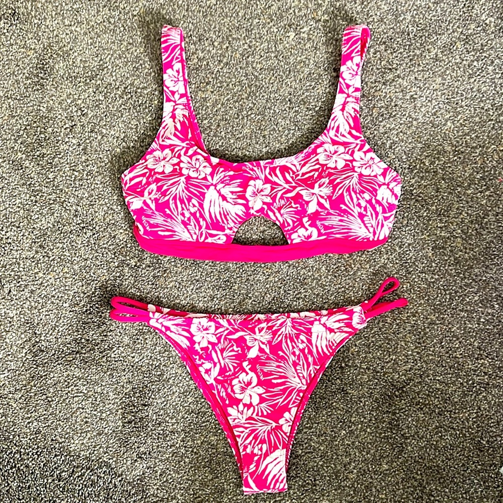 NWOT Roxy 2-piece Pink and White Bikini set - Large